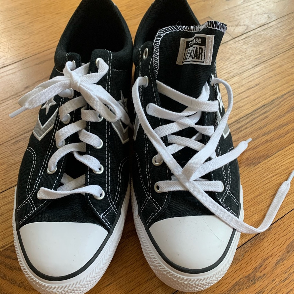 Men’s size 10 Converse